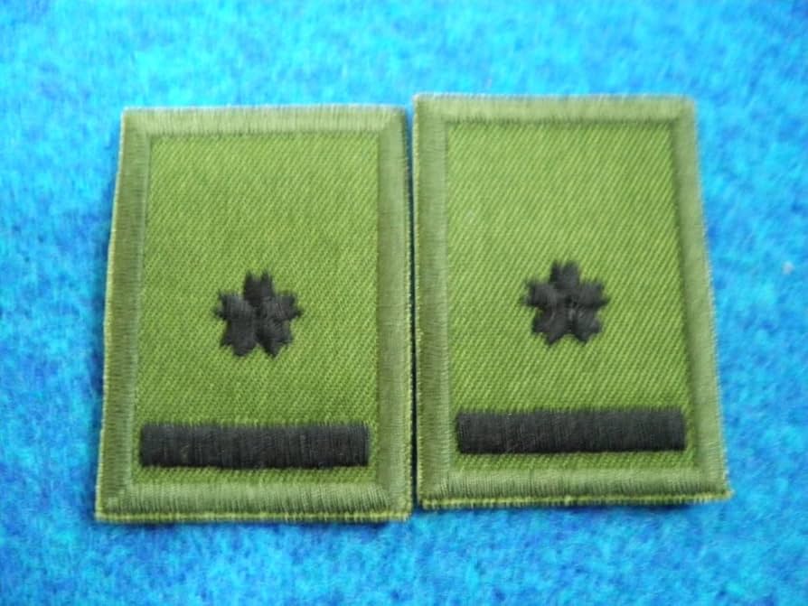 Amazon.co.jp: 陸上自衛隊 階級略章 1等陸尉／2等陸尉／3等陸